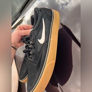 men’s nike shoes barely worn